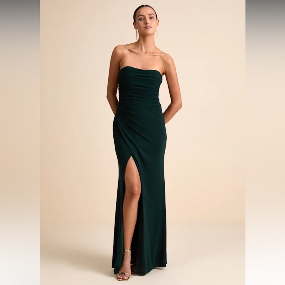 NWT- Epitome of Allure Emerald Strapless Ruched Tulip Dress